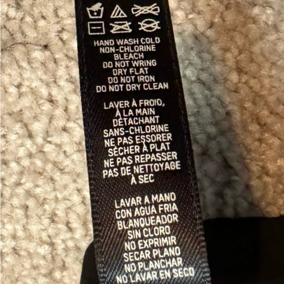 SKIMS | Onyx Black Wireless
Bra 36DDDD (36G) - Picture 10 of 11